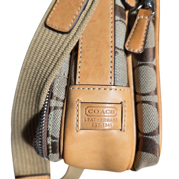 2003 Coach Signature Canvas Flight/Camera Shoulder/Crossbody Bag - Picture 5 of 8